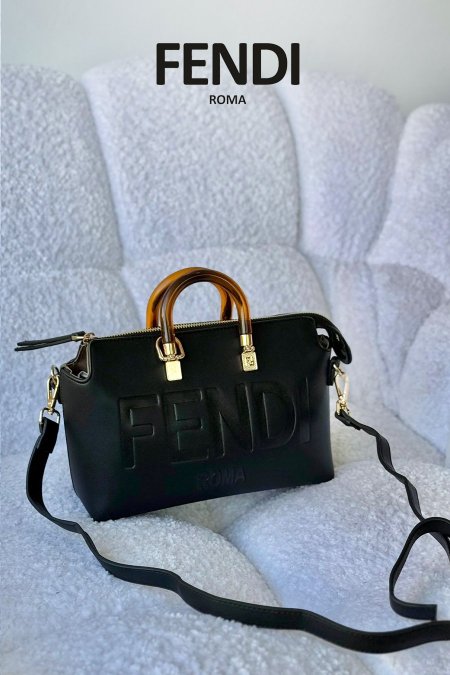 شنطة - Fendi  / كروس  - اسود